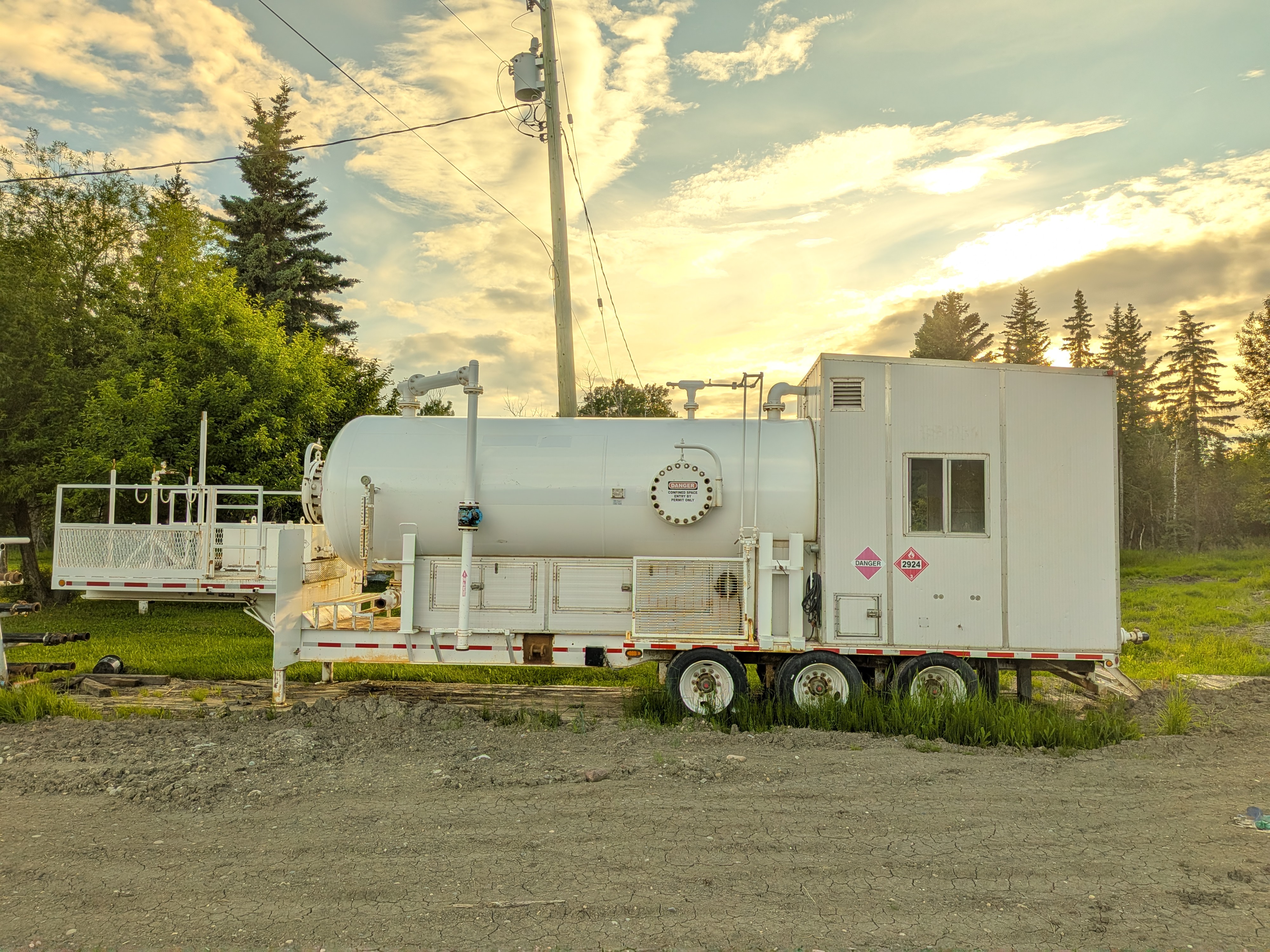 Trailer-mounted Flo-Well pressure vessel and equipment package